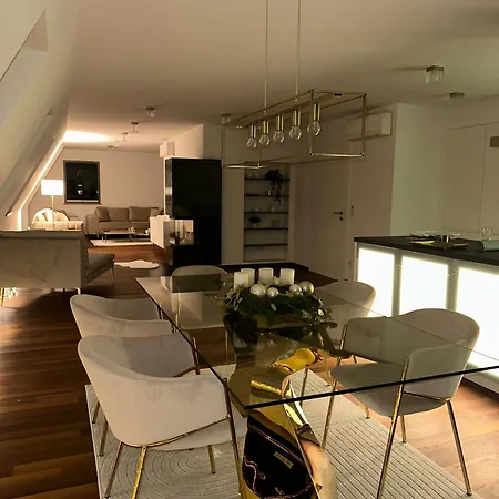 Apartamento Luxury Penthouse In The Center Núremberg Exterior foto